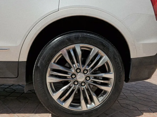 صورة 2018 كاديلاك XT5 400