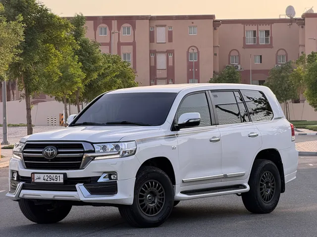 صورة 2020 تويوتا لاند كروزر VXR