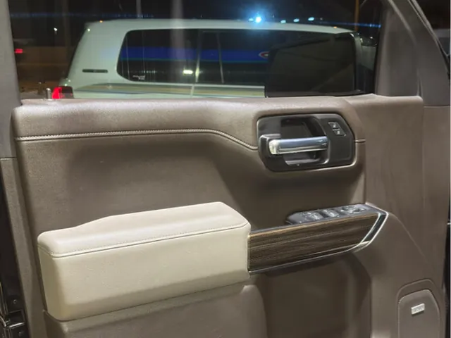 صورة 2022 شيفروليه سيلفرادو LT ترايل بوس