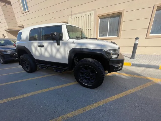 صورة 2015 تويوتا اف جي كروزر TRD