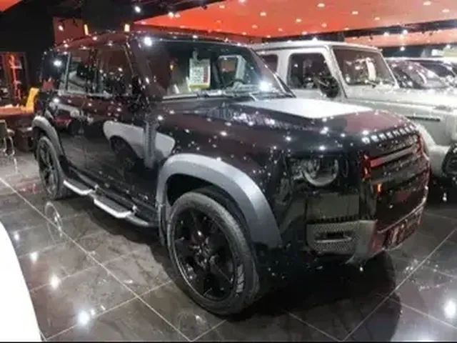 صورة 2023 لاند روفر ديفندر 110 X