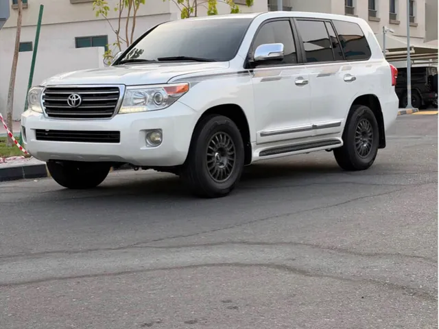 Photo of 2015 Toyota Land Cruiser GX Limited