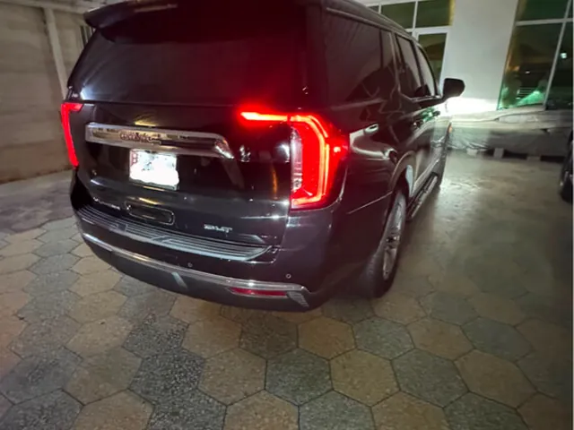 صورة 2023 جي إم سي يوكون XL SLT