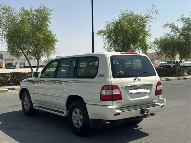 صورة 2006 تويوتا لاند كروزر VXR
