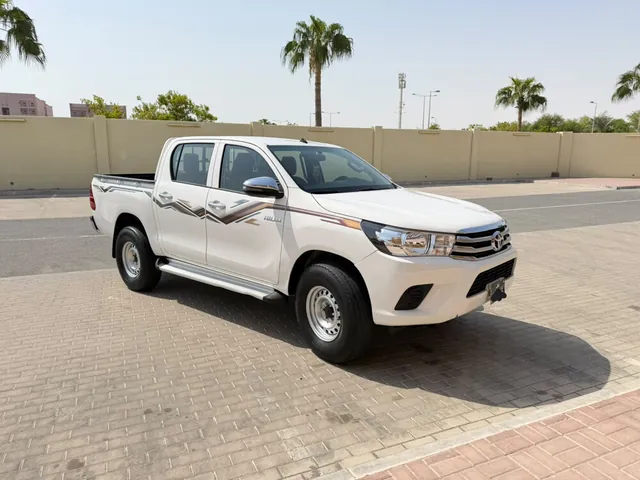 Photo of 2023 Toyota Hilux SR5