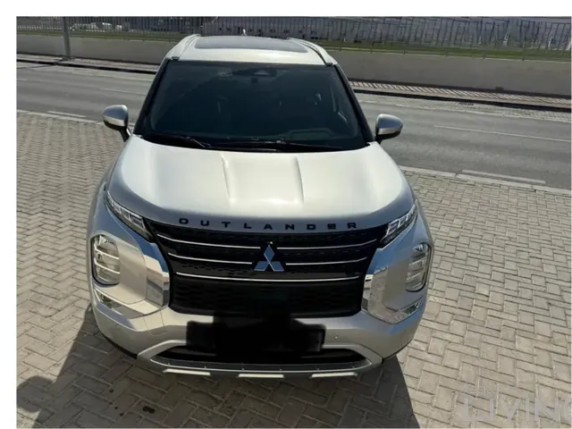 صورة 2024 ميتسوبيشي أوتلاندر