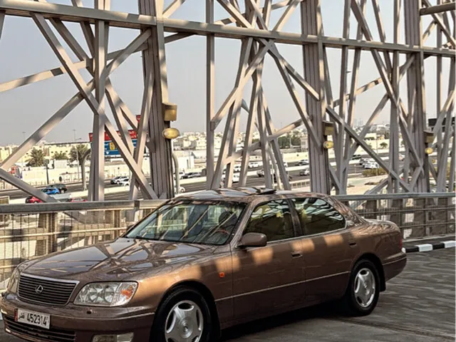 Photo of 1998 Lexus LS 400