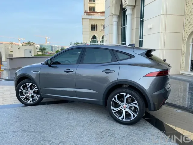 صورة 2020 جاكوار E-Pace SE