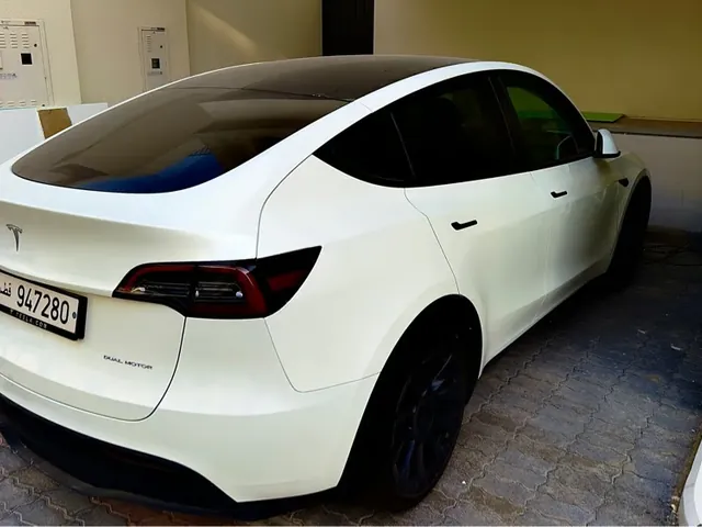 صورة 2024 تيسلا Model Y