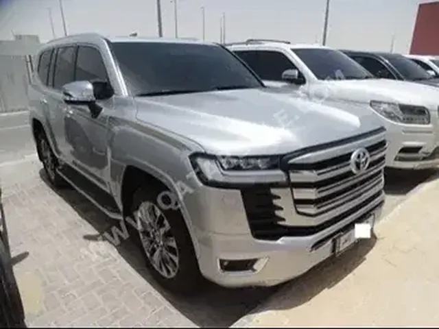 صورة 2022 تويوتا لاند كروزر VX