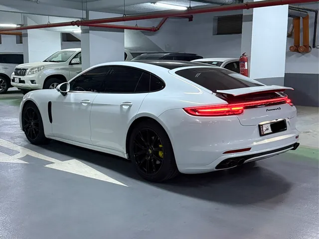Photo of 2018 Porsche Panamera 4S