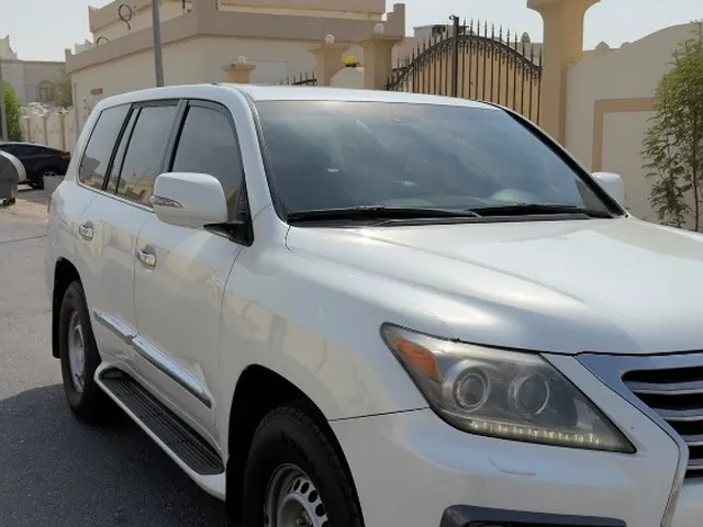 صورة 2013 لكزس LX 570