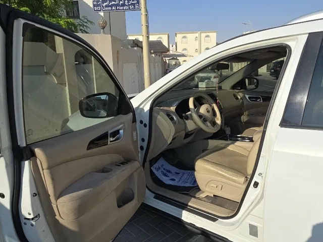 Photo of 2014 Nissan Pathfinder SE