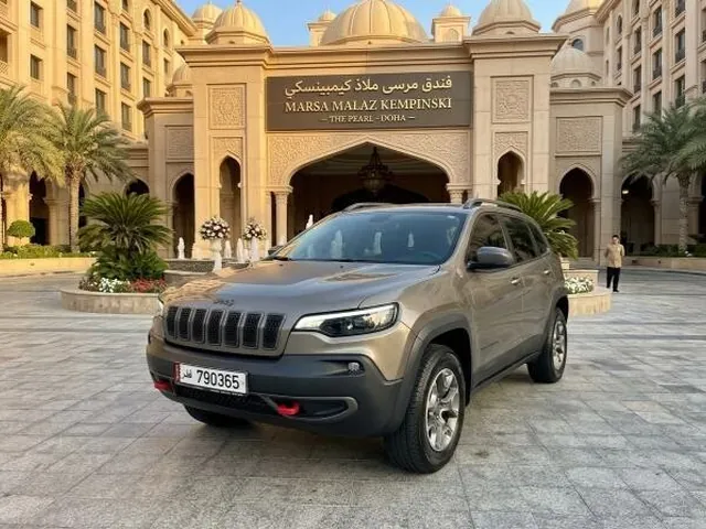 صورة 2020 جيب شيروكي تريلهوك