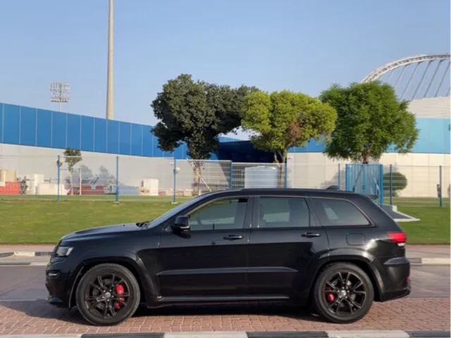 صورة 2014 جيب جراند شيروكي SRT