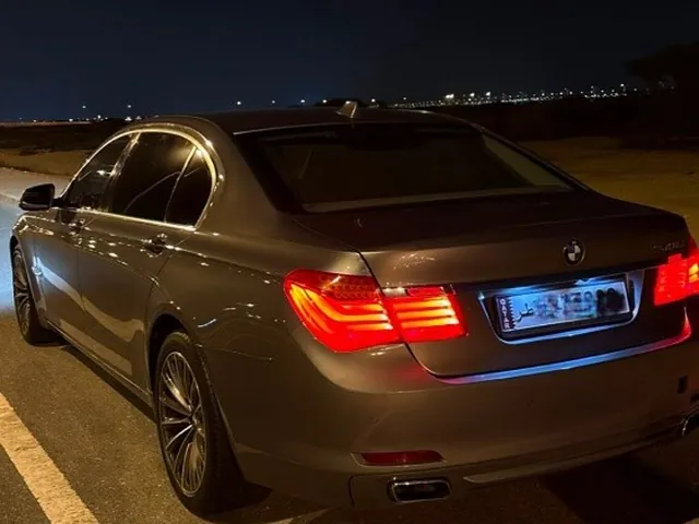 صورة 2009 بي إم دبليو الفئة السابعة 740Li