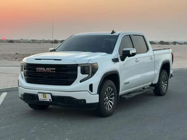 صورة 2022 جي إم سي سييرا 1500 إليفيشن