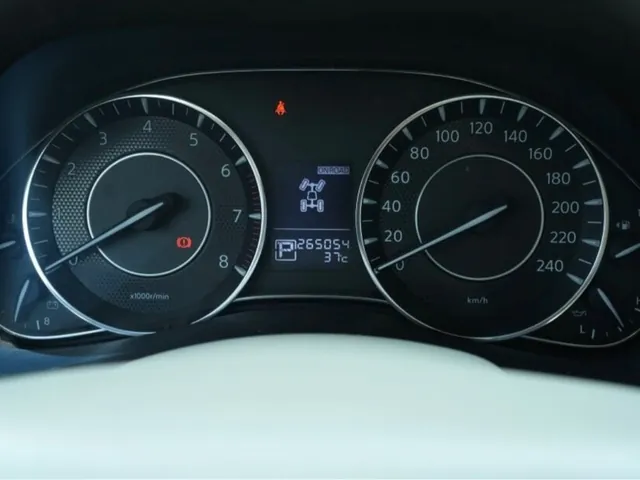 صورة 2011 نيسان باترول LE
