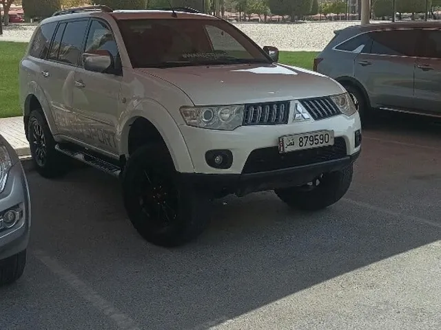 صورة 2009 ميتسوبيشي باجيرو سبورت