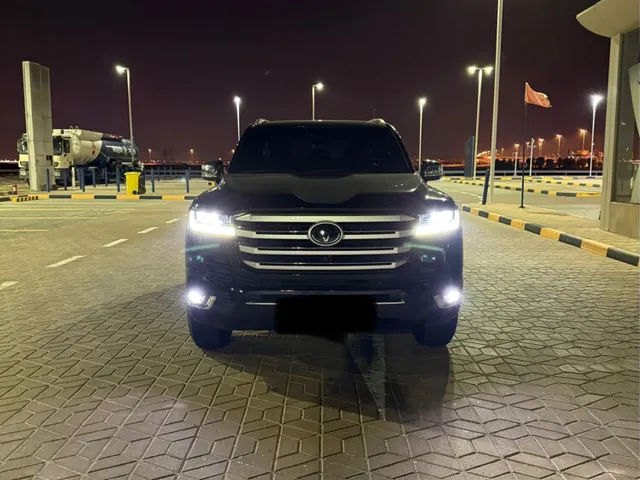 صورة 2022 تويوتا لاند كروزر VXR