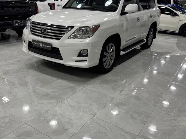 Photo of 2011 Lexus LX 570