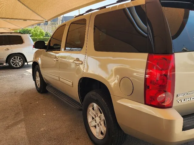 Photo of 2011 GMC Yukon SLT