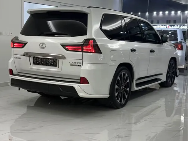 Photo of 2016 Lexus LX 570 Black Edition