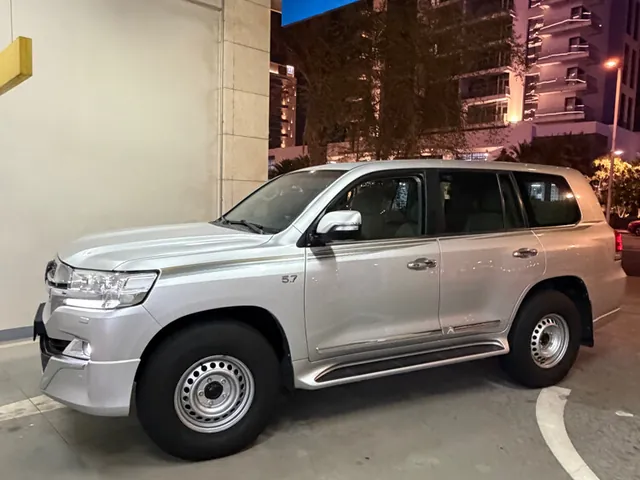 صورة 2018 تويوتا لاند كروزر VXR