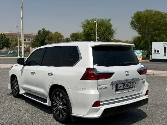 صورة 2018 لكزس LX 570 S