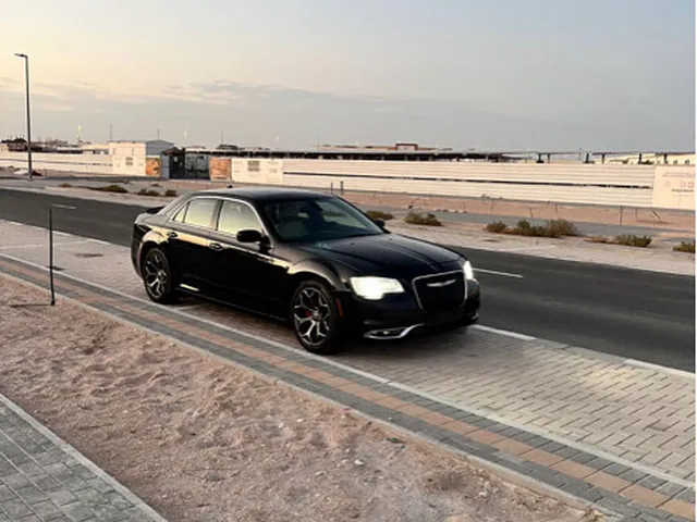 صورة 2017 كرايسلر 300 C