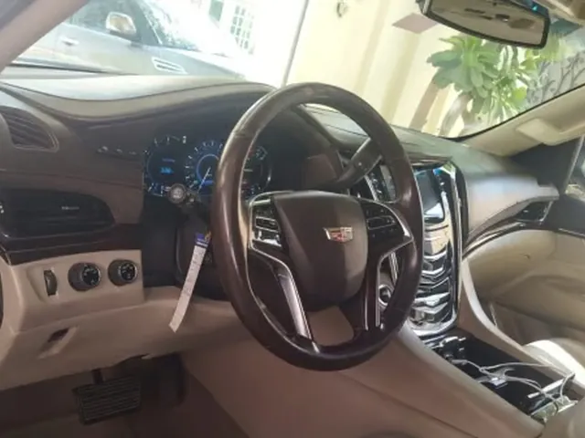 صورة 2016 كاديلاك إسكاليد ESV