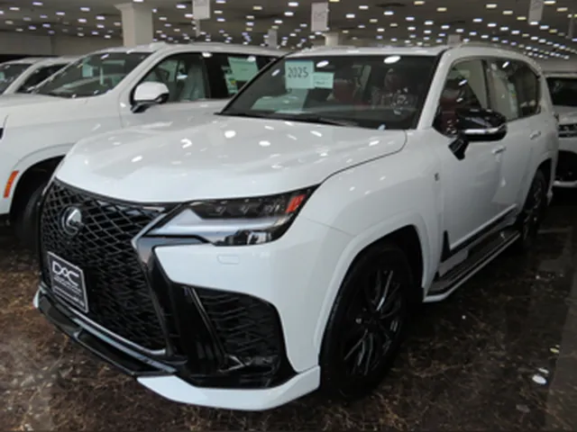 صورة 2025 لكزس LX 600 اف سبورت