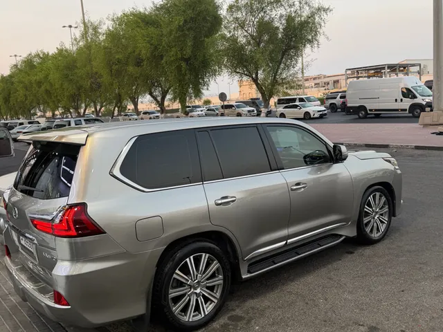 Photo of 2016 Lexus LX 570