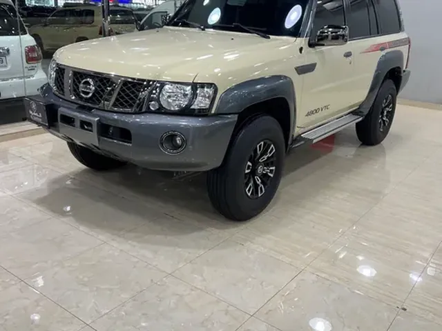 صورة 2023 نيسان باترول LE