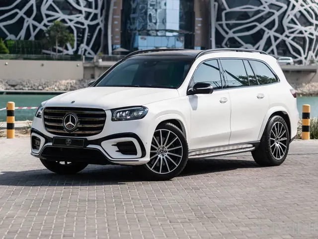 صورة 2023 مرسيدس-بنز GLS 450