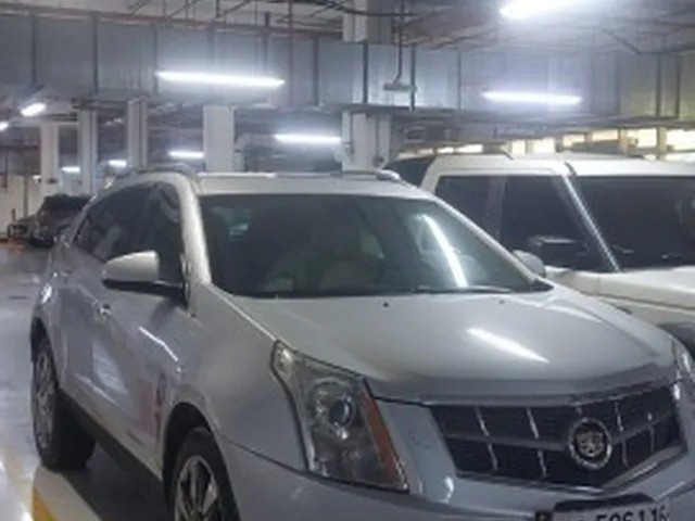 صورة 2010 كاديلاك SRX 4