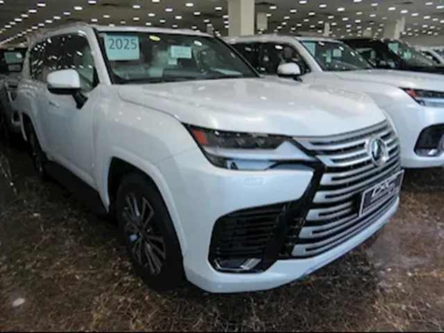 صورة 2025 لكزس LX 600 لكجري
