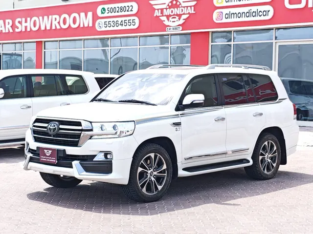صورة 2020 تويوتا لاند كروزر VXR
