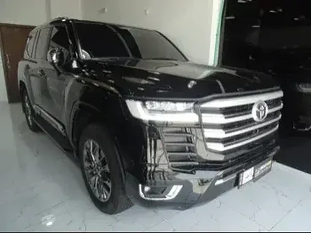 صورة 2022 تويوتا لاند كروزر VX