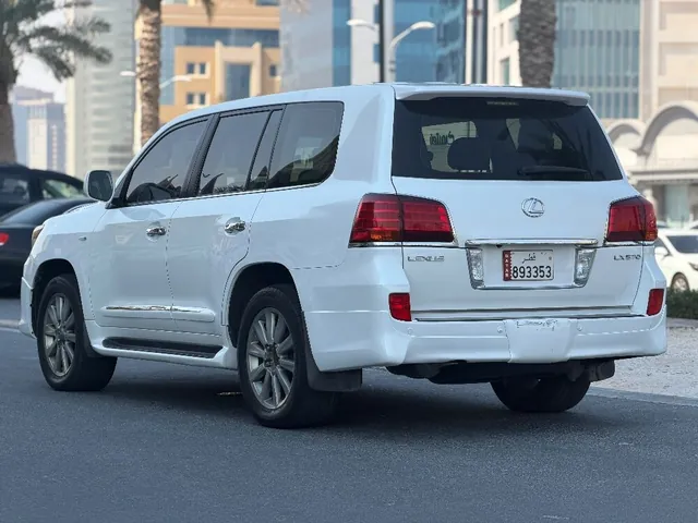 صورة 2011 لكزس LX 570