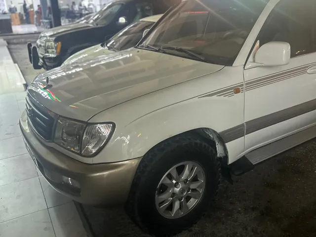 Photo of 2000 Toyota Land Cruiser VXR