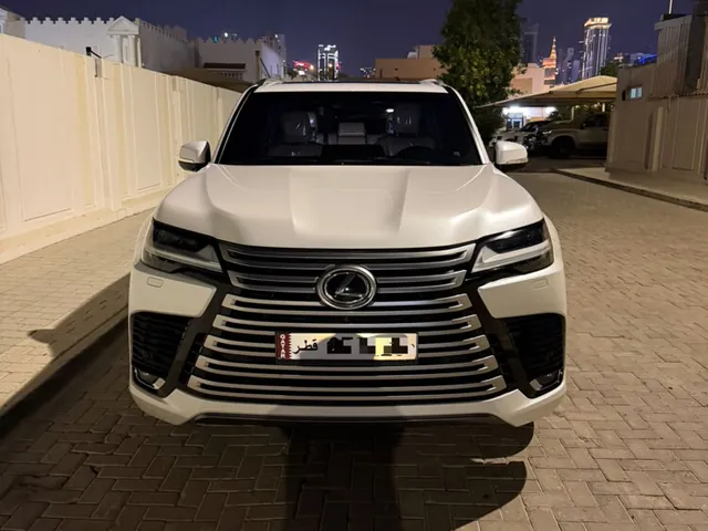 صورة 2022 لكزس LX 600