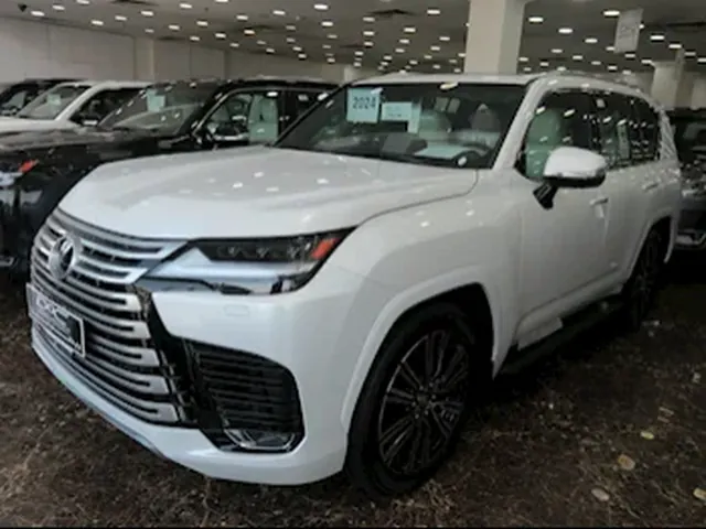 صورة 2024 لكزس LX 600 لكجري