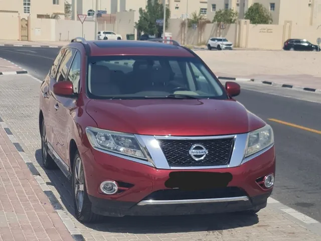 صورة 2016 نيسان باثفايندر LE