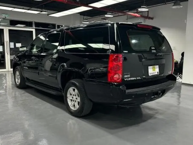 Photo of 2010 GMC Suburban