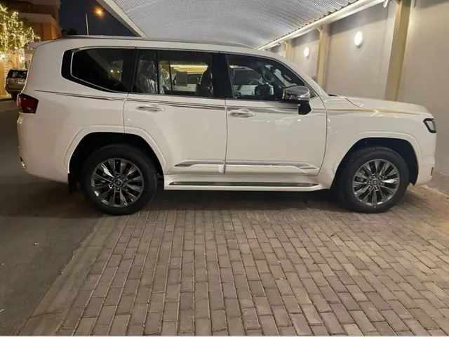 Photo of 2026 Toyota Land Cruiser VXR