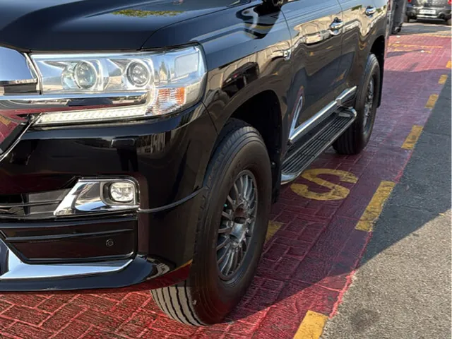 صورة 2017 تويوتا لاند كروزر VXR