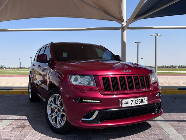 صورة 2013 جيب جراند شيروكي SRT