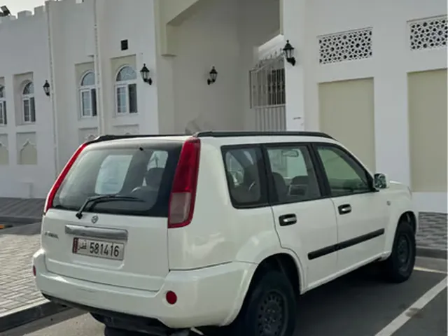 صورة 2014 نيسان اكس-تريل SV