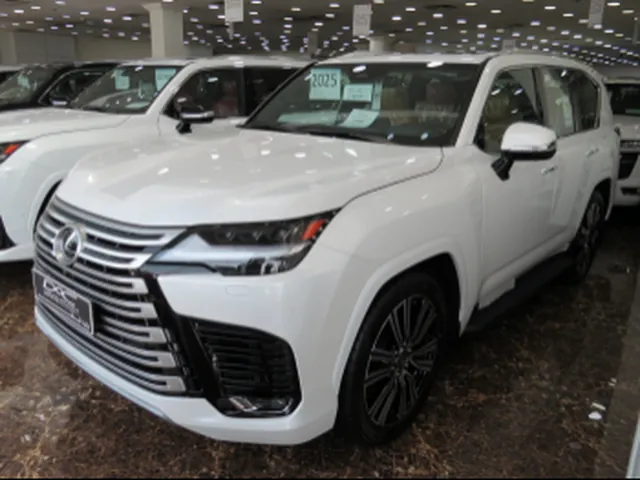 صورة 2025 لكزس LX 600 لكجري